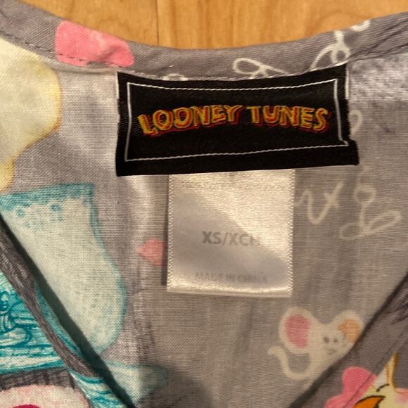 Looney Tunes Women's XS "Time For A Tweet" Tweety Bird Scrubs Top - Picture 4 of 4